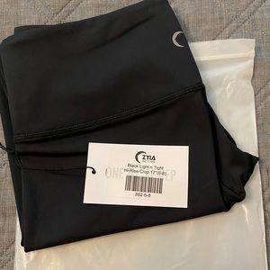 Zyia Light N Tight Crop